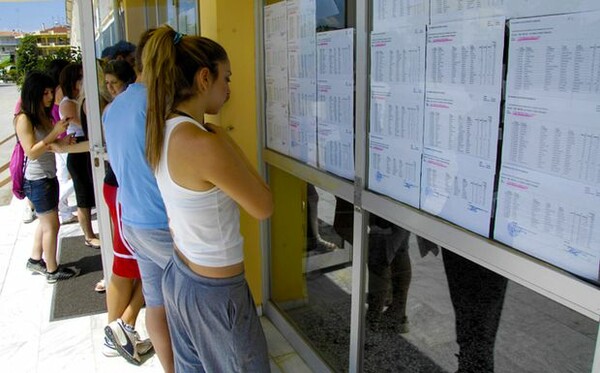 Στα ύψη οι βάσεις στις σχολές μεγάλης ζήτησης