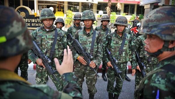 Ταϊλάνδη: Τέλος στην απαγόρευση της κυκλοφορίας από τη Χούντα