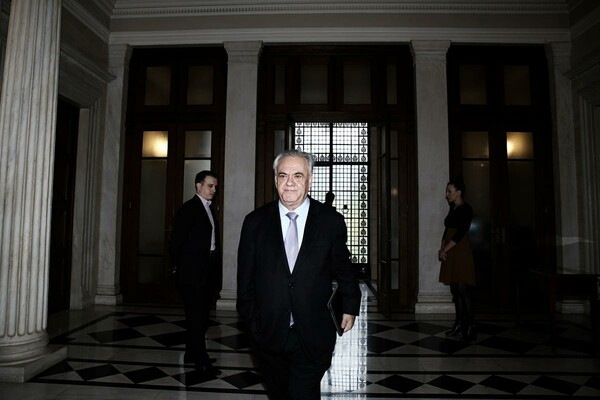 Το γραφείο Δραγασάκη διαψεύδει κατηγορηματικά τη δήλωση του Ιρλανδού ΥπΟΙΚ