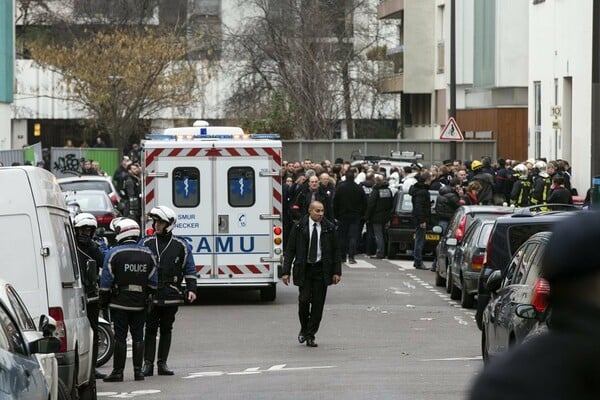 Στους 12 οι νεκροί από την επίθεση σε γραφεία περιοδικού στο Παρίσι - Video