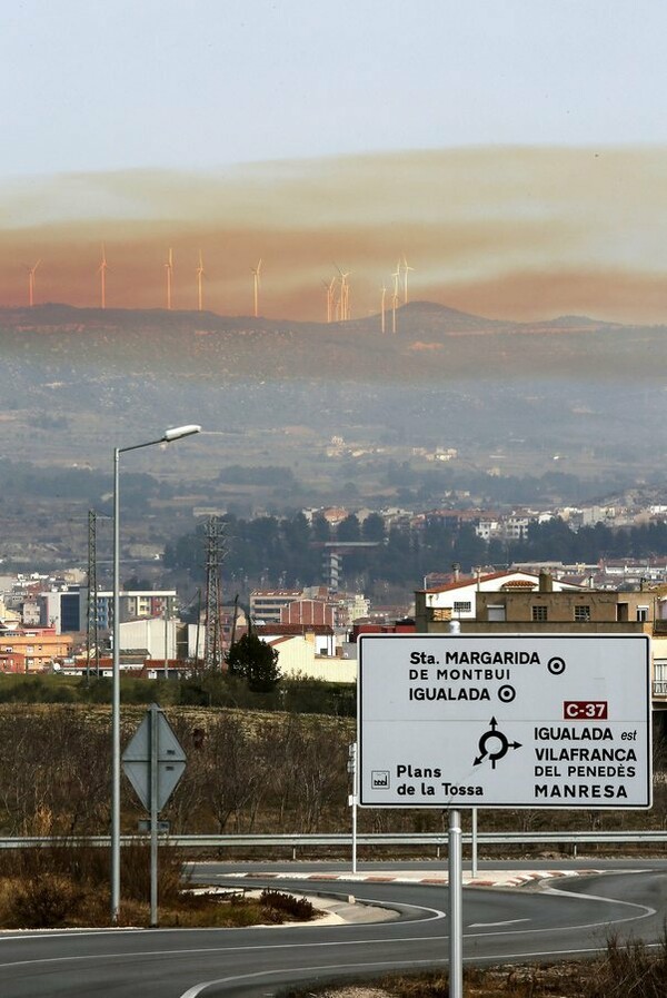 Πορτοκαλί τοξικό νέφος έχει αναστατώσει την Ισπανία