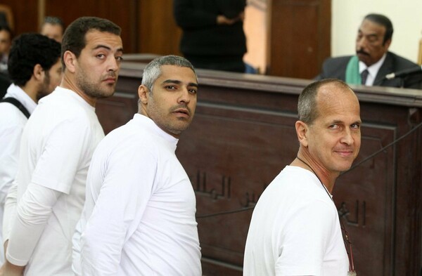 Αίγυπτος: Αποφυλακίστηκαν οι δύο δημοσιογράφοι του Al Jazeera