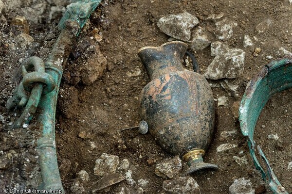 Γαλλία: Αρχαιολόγοι βρήκαν στην Καμπανία αρχαιοελληνική οινοχόη σε πριγκιπικό τάφο