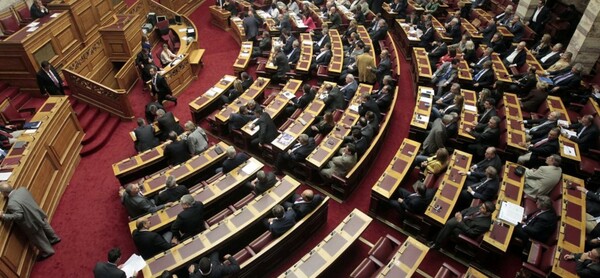 Βουδούρης-Παραστατίδης αφήνουν υπονοούμενα για χρηματισμό όσων είπαν «ναι»