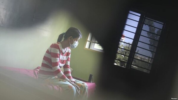 Καμπότζη: Γιατρός κατηγορείται για σκόπιμη μόλυνση δεκάδων ατόμων με τον ιό HIV
