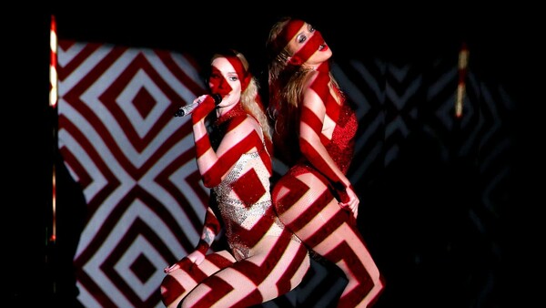 H Iggy Azalea και η J Lo παράκουσαν τις εντολές του ΑΒC στην πιο αμφιλεγόμενη περφόρμανς των βραβείων ΑΜΑ