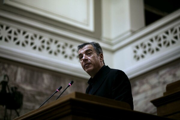 Θεοδωράκης: «Ακροδεξιοί, συνωμοσιολόγοι και αντιευρωπαϊστές» στην κυβέρνηση