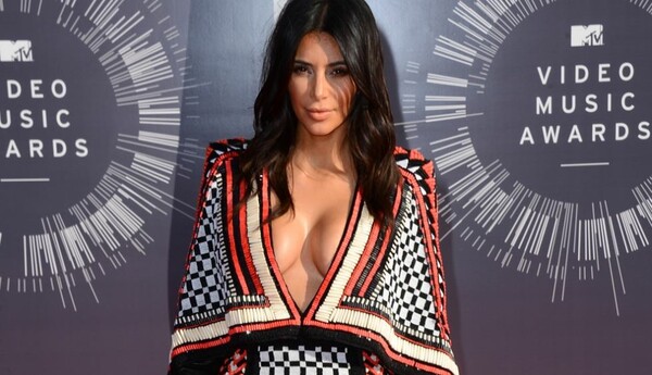 H Kim Kardashian περνά στην ιστορία ως η σταρ με το δημοφιλέστερο πορνό βίντεο όλων των εποχών