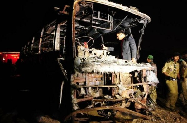 Πακιστάν: 59 νεκροί από σύγκρουση λεωφορείου με βυτιοφόρο