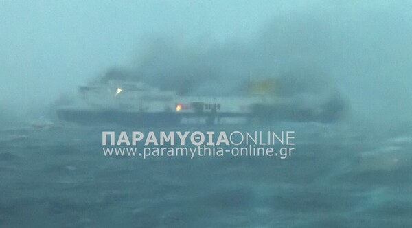 H ανακοίνωση της ΑΝΕΚ και φωτογραφίες από το φλεγόμενο πλοίο