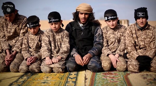 Η νέα γενιά της τρομοκρατίας - Στη δημοσιότητα βίντεο από τα στρατόπεδα εκπαίδευσης των ανήλικων τζιχαντστών