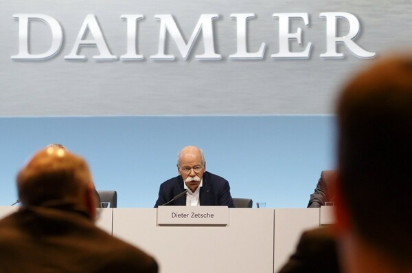 Εργαζόμενοι της Daimler φοβούνται πως νεοναζί θέλουν να παρεισφρήσουν στην εταιρεία