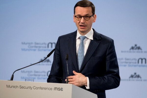 DW: Η Πολωνία απειλεί την ΕΕ με πραγματική κρίση - «Δεν δεχόμαστε τη σύνδεση των πόρων με το προσφυγικό»