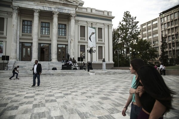 Ποιητικός περίπατος στην πόλη του Πειραιά