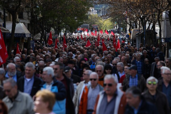 Διαδήλωση συνταξιούχων ενάντια στις νέες περικοπές
