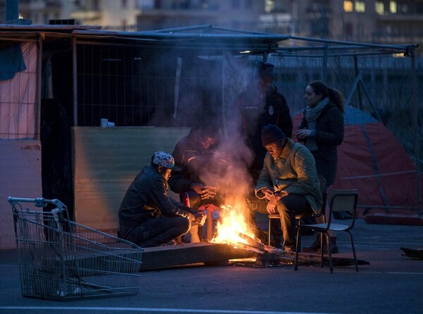 «Σοκαρισμένος» ο Ύπατος Αρμοστής του ΟΗΕ από τη σκληρή μεταχείριση των μεταναστών σε ΗΠΑ και Ευρώπη