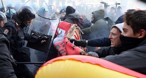 Συγκρούσεις της ιταλικής αστυνομίας με αριστερούς διαδηλωτές