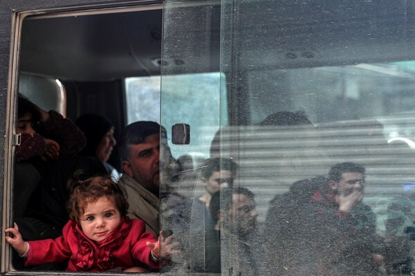 Χιλιάδες Σύροι εγκατέλειψαν σήμερα την ανατολική Γούτα καθώς ο στρατός προελαύνει στην περιοχή