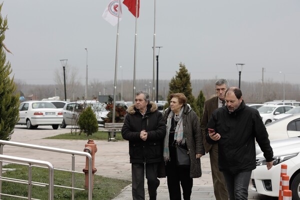 Στην Αδριανούπολη οι γονείς των Ελλήνων στρατιωτικών - «Να γυρίσουν πίσω τα παιδιά μας»