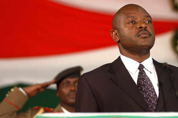 Το κυβερνών κόμμα του Μπουρούντι έχρισε τον πρόεδρό Eνκουρουνζίζα «ανώτατο και αιώνιο ηγέτη»