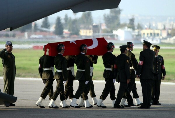 Συρία: 8 Τούρκοι στρατιώτες νεκροί σε νέες συγκρούσεις στην Αφρίν - 13 τραυματίες