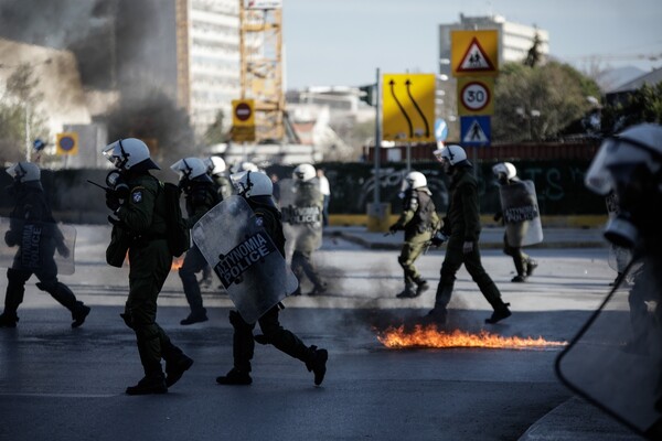 Επεισόδια στην πορεία αντιεξουσιαστών στη Θεσσαλονίκη