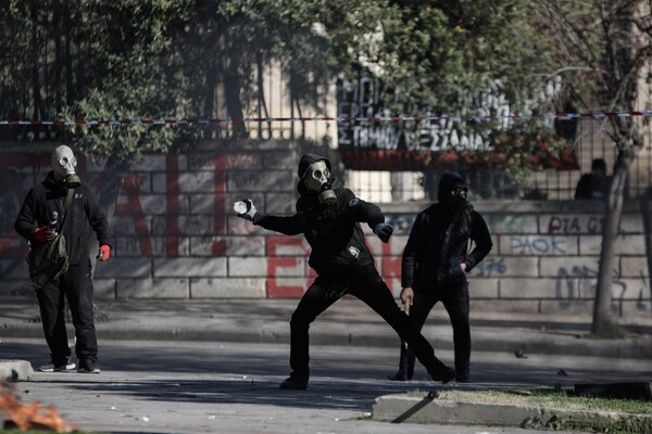 Επεισόδια στην πορεία αντιεξουσιαστών στη Θεσσαλονίκη