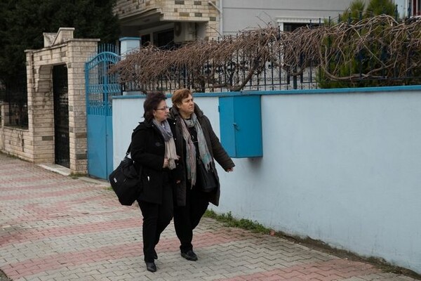 Στην Αδριανούπολη οι γονείς των Ελλήνων στρατιωτικών - «Να γυρίσουν πίσω τα παιδιά μας»