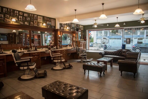 Το Hood Branded A.C. Barbershop γιορτάζει