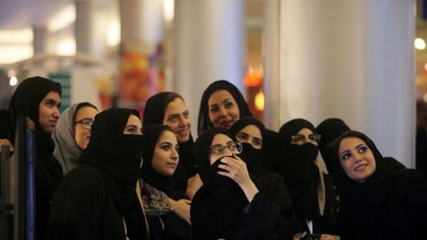 Σαουδική Αραβία: Ιστορική πορεία 2.500 γυναικών με αφορμή την Παγκόσμια Ημέρα της Γυναίκας