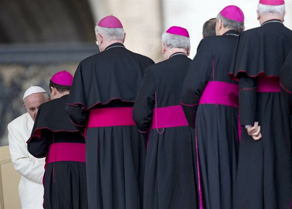 Νέο σεξουαλικό σκάνδαλο στο Βατικανό: Άντρας «συνοδός πολυτελείας» αποκάλυψε ονόματα δεκάδων γκέι ιερέων