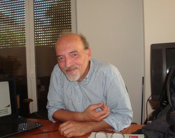 Πέθανε ο δημοσιογράφος Λάζαρος Χατζηνάκος