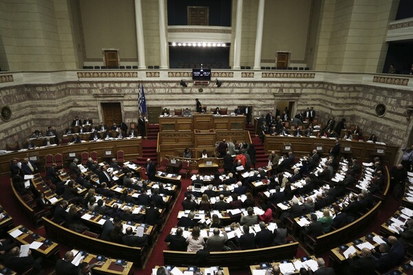 Στο διαδίκτυο τα στοιχεία όσων χρηματοδοτούν κόμματα με ποσά άνω των 5.000 ευρώ