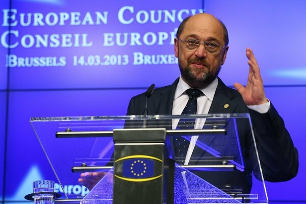 Σουλτς: Επικίνδυνη η οικονομική κατάσταση της Ελλάδας