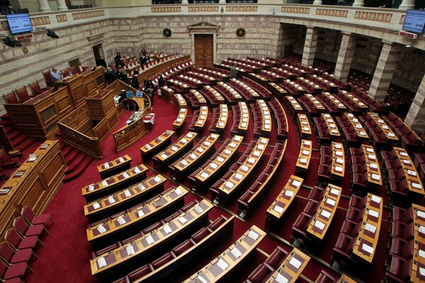 Απόψε αποφασίζει η Βουλή για τη σύσταση εξεταστικής για τα μνημόνια
