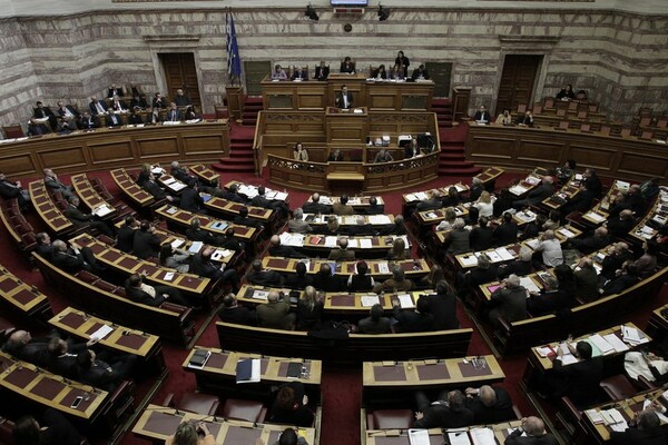 Ένταση στη Βουλή και υποχώρηση Κωνσταντοπούλου