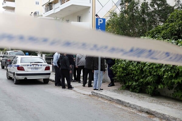 Γλυφάδα: 88χρονος πυροβόλησε τους ληστές που μπήκαν σπίτι του και τραυμάτισε τον έναν
