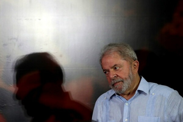 Βραζιλία: Ένοπλη επίθεση κατά της αυτοκινητοπομπής του πρώην προέδρου Λούλα