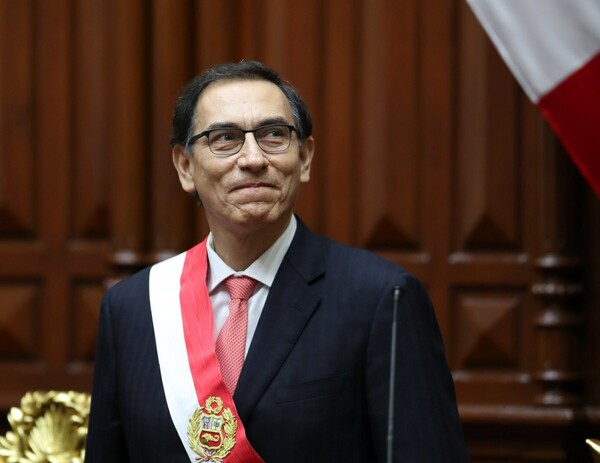 Ο Μαρτίν Βισκάρα ορκίστηκε νέος πρόεδρος του Περού