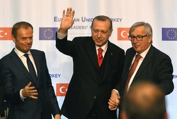 Ικανοποίηση ΕΕ για τη διάσκεψη κορυφής- Ερντογάν: Η Τουρκία είναι ένα δημοκρατικό συνταγματικό κράτος