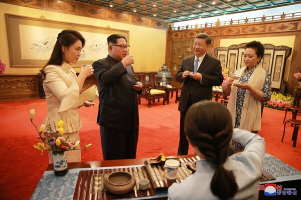 Ο Κιμ Γιονγκ Ουν επισκέφθηκε το Πεκίνο και δεσμεύτηκε για «αποπυρηνικοποίηση»
