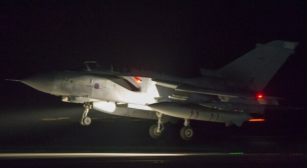 Κύπρος: Δείτε πώς σηκώθηκαν τα βρετανικά μαχητικά που βομβάρδισαν τη Συρία - BINTEO & ΦΩΤΟ