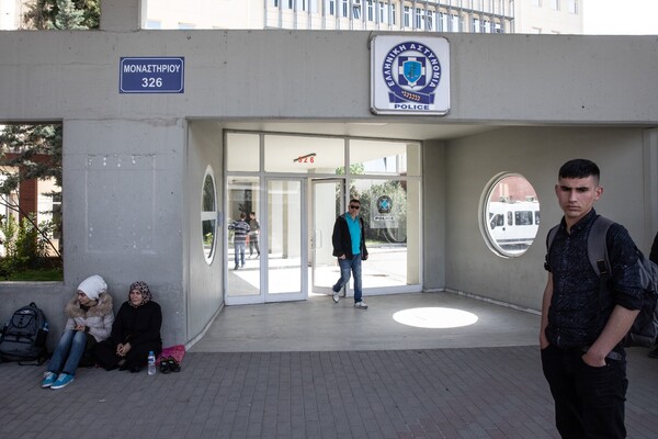 Σε «μικρή Ειδομένη» έχει μετατραπεί το Αστυνομικό Μέγαρο Θεσσαλονίκης