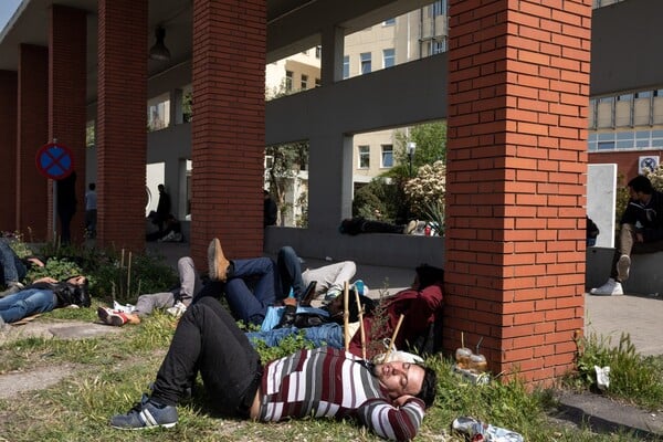 Σε «μικρή Ειδομένη» έχει μετατραπεί το Αστυνομικό Μέγαρο Θεσσαλονίκης