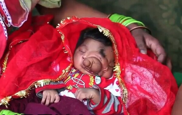 Aυτό το μωρό λατρεύεται σαν η σύζυγος του θεού Ganesha στην Ινδία