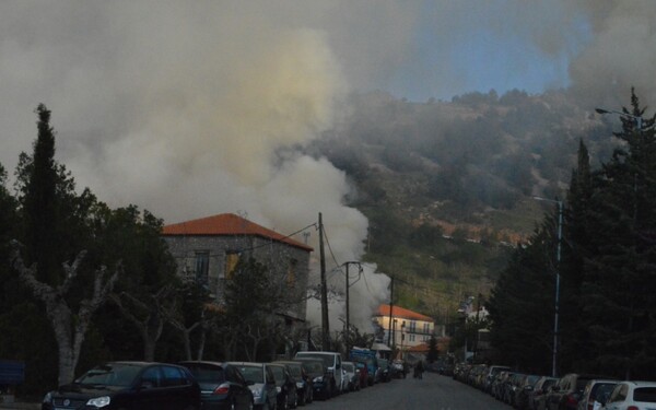 Αυτή είναι η Αράχωβα την ώρα που έψηναν αρνιά το Πάσχα