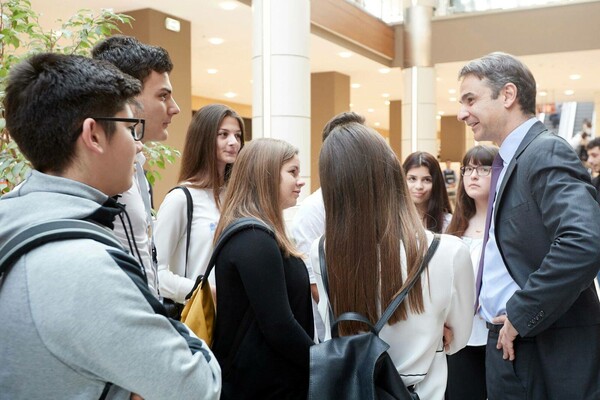 Μήνυμα Μητσοτάκη σε μαθητές: Δεν προχωράει κανείς σήμερα αν δεν δουλέψει σκληρά