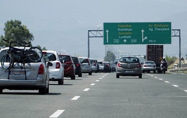 Έκτακτα μέτρα της Τροχαίας: Απαγόρευση της κυκλοφορίας φορτηγών για την 25η Μαρτίου