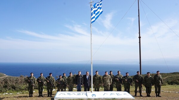 Καμμένος και Γκλέτσος επισκέφθηκαν τα φυλάκια σε Παναγιά Οινουσσών και Φαρμακονήσι για το Πάσχα