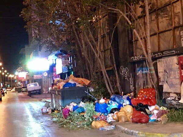 Με χωματερή μοιάζουν περιοχές του Πειραιά - Τι απαντά ο δήμος για τα βουνά με τα σκουπίδια